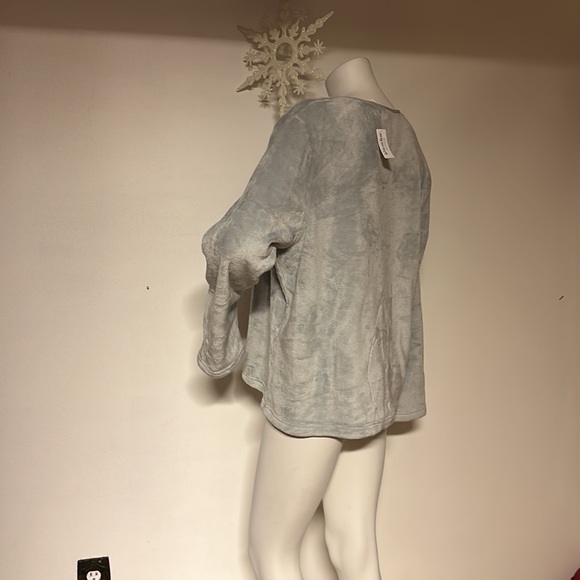 La vie en rose plush top sweater fox raccoon grey soft silver warm oversized NWT - Picture 4 of 5